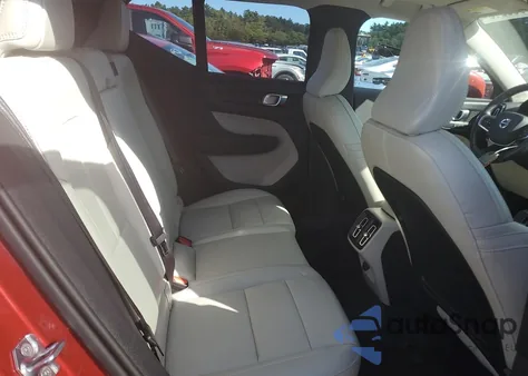 2019 Volvo Xc40 T5 Momentum z USA, uszkodzony, nr VIN YV4162UK1K2074820